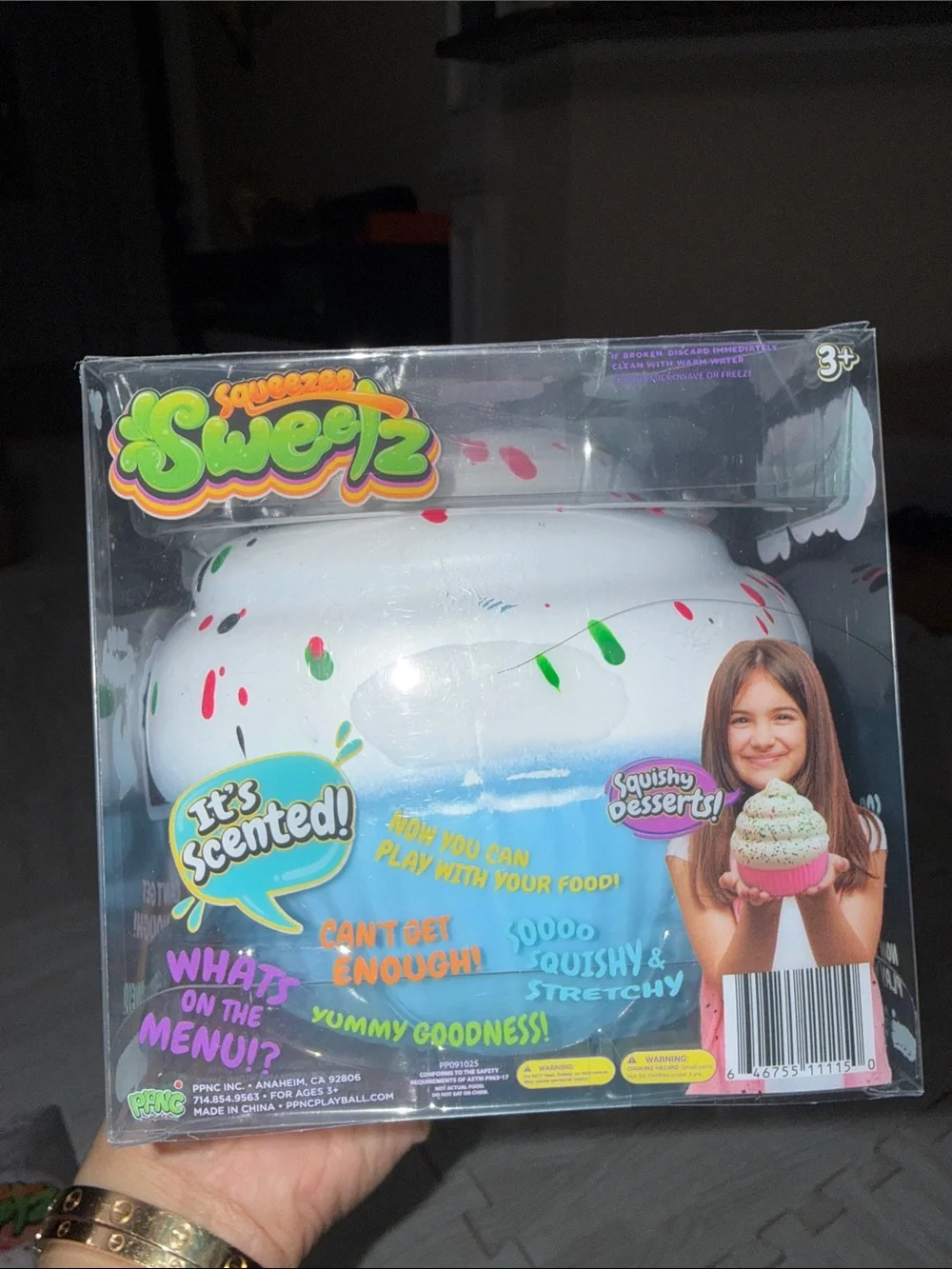 FREE MINI 🥟 !!!Squeezee Sweetz Jumbo Squishy Cupcake Pink, Green, Blue set of 3